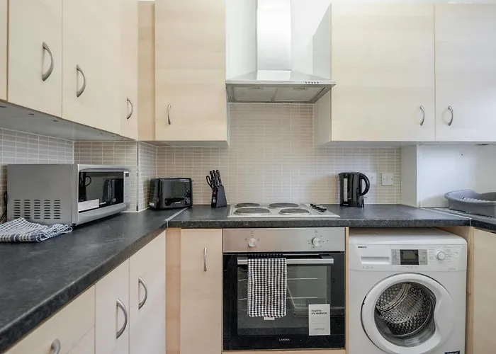 Aplacetostay Central London Apartment, Zone 1 Car