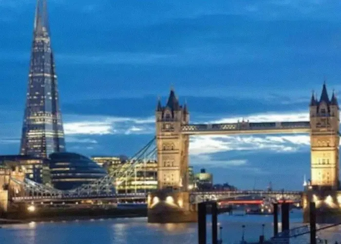 Aplacetostay Central London Apartment, Zone 1 Car